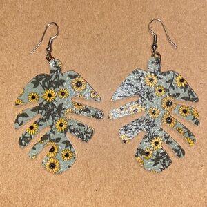 ☀️3/$12☀️ Floral Sunflower Leaf Earrings